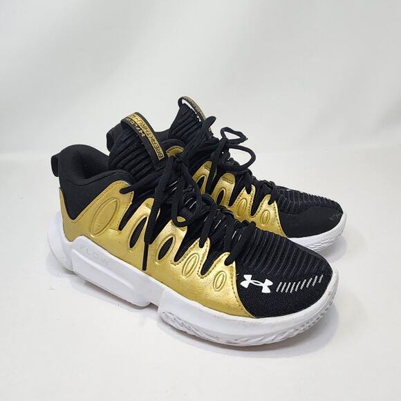 Under Armour Flow Breakthru 7 Basketball Shoes Sneakers Women Size 7 Gold Black - Picture 1 of 8